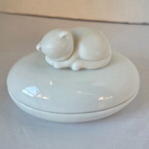 White Cat Trinket Box Vintage Oval Lidded Sleeping Kitty Crowning Touch